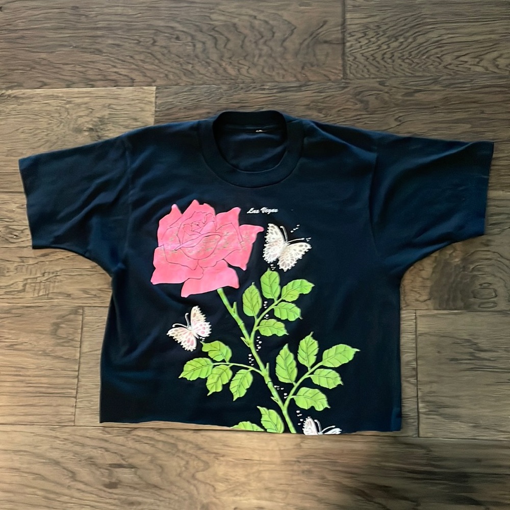 Cute cropped Las Vegas vintage black t-shirt